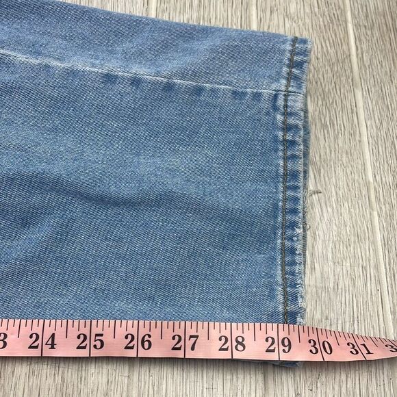 Women's High Rise Ripped Destroyed Straight Leg Jeans Light Wash Size 4 - Picture 5 of 8